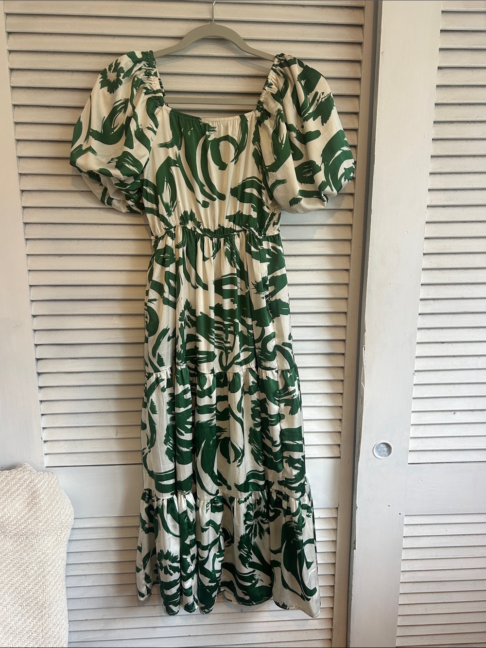 Green and White Puff-Sleeve Tiered Maxi Dress